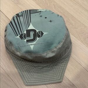 Diesel reversible hat